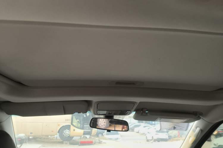 Used JMC Yusheng S350 2016 2.0T Automatic 4x4 Gasoline Luxury Version with Sunroof 7 Seats
