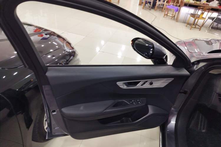 Used Hongqi E-QM5 2024 610 km PLUS
