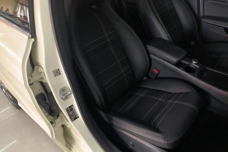 Used Mercedes-Benz A-Class 2015 A 200 Fashion Model