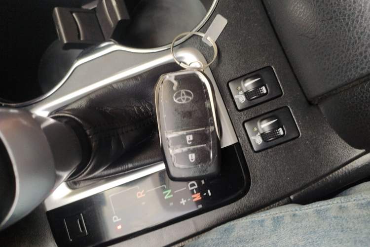 Used Toyota Highlander 2017 2.0T Four-Wheel Drive Luxury Edition 7 Seats