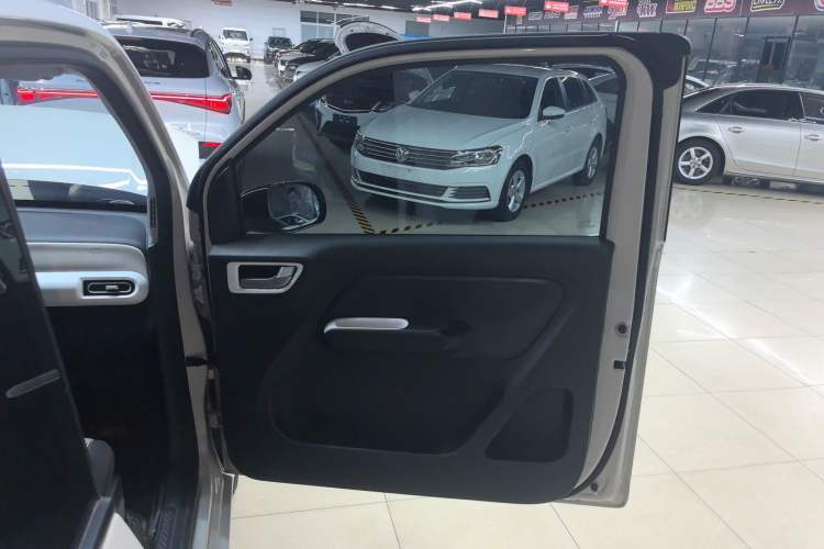 Used Wuling Hongguang MINIEV 2024 3rd Generation 215km Advanced Version
