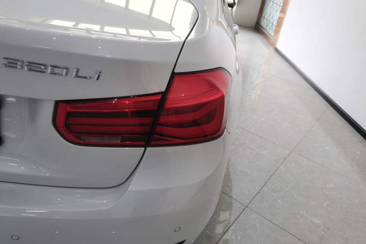 Used BMW 3 Series 2016 320Li Ambition Model
