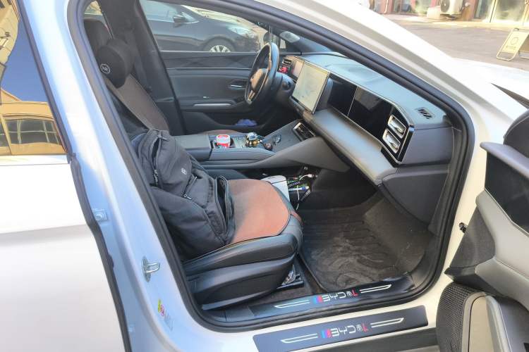 Used BYD Qin L 2025 DM-i Smart Drive 120KM Leading Model