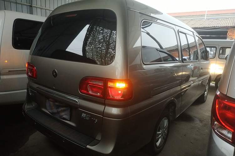 Used FORTHING Lingzhi 2023 M5L 1.6L Base Model 7 Seats