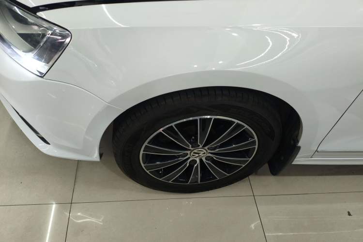 Used Volkswagen Sagitar 2015 1.6L Automatic Comfort Model
