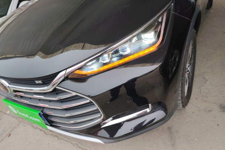 Used BYD Tang 2018 2.0T Automatic SmartConnect Luxury Edition 5 Seats China V Standard