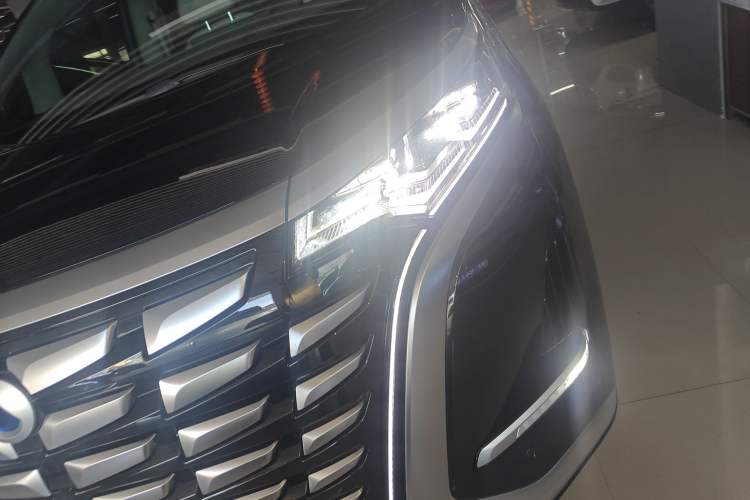 Used Denza D9 2022 DM-i 970 Four-Wheel Drive Flagship Model
