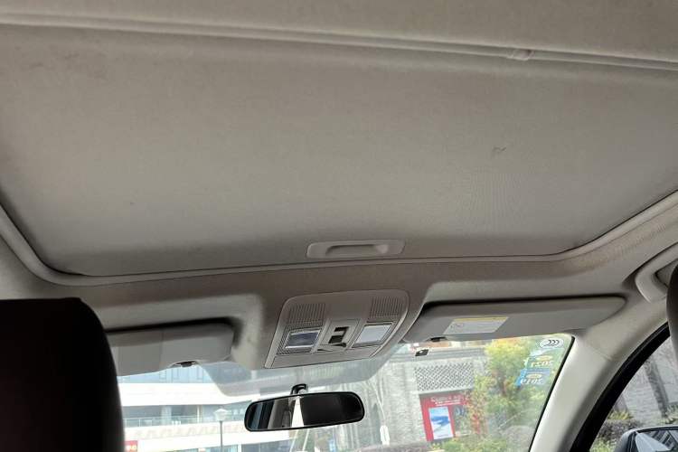 Used Mazda Mazda 3 Axela 2014 Sedan 1.5L Automatic Luxury Model
