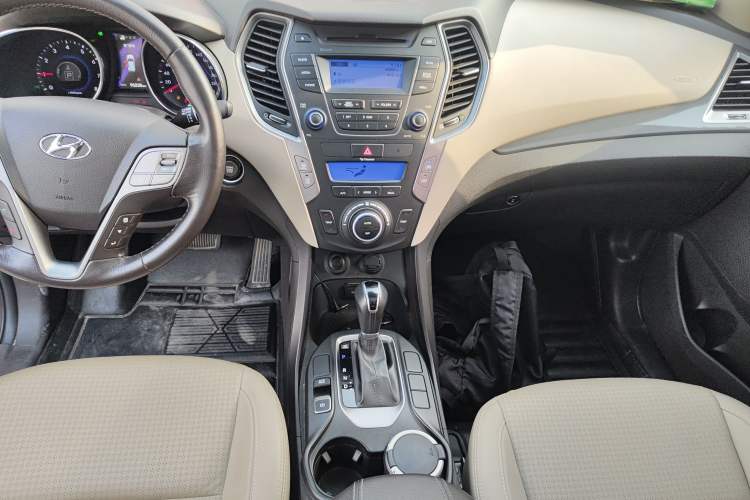 Used Hyundai Santa Fe 2013 2.4L Automatic Two-Wheel Drive Smart Version
