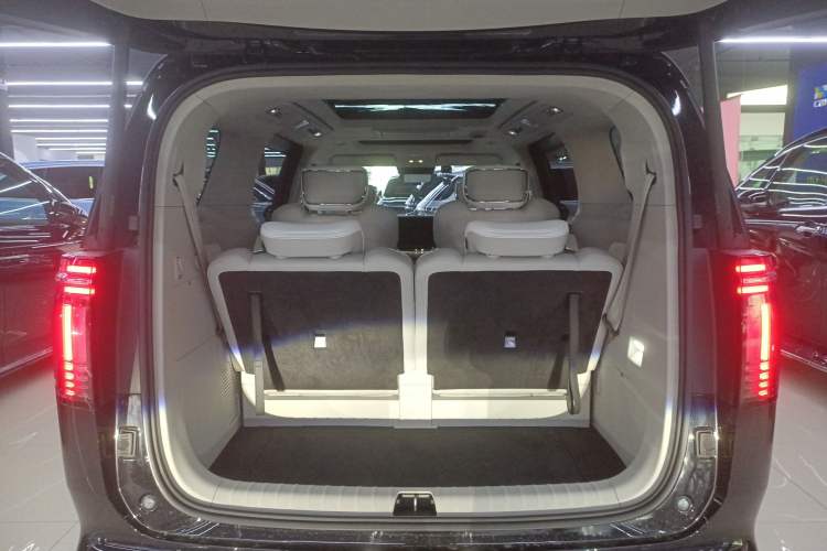 Used Volvo EM90 2025 Ultra Six-Seater