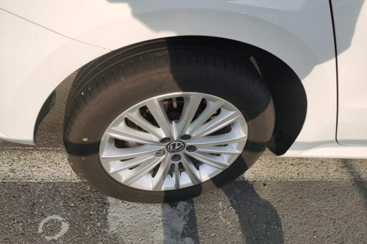 Used Volkswagen Gran Lavida 2013 1.6L Automatic Comfort Model
