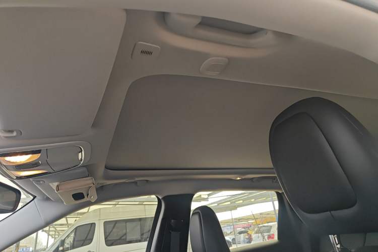 Used  Cherokee 2019 2.0T Four-Wheel Drive Explorer Edition China VI Emission Standard
