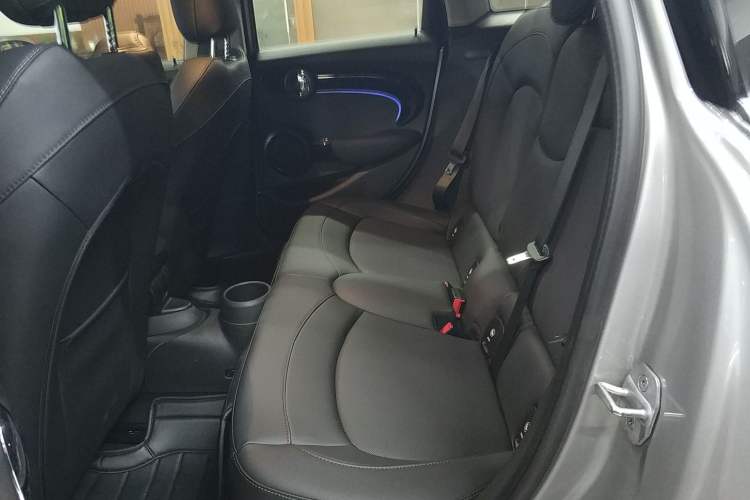 Used  MINI 2023 1.5T COOPER Artist Five-Door Edition
