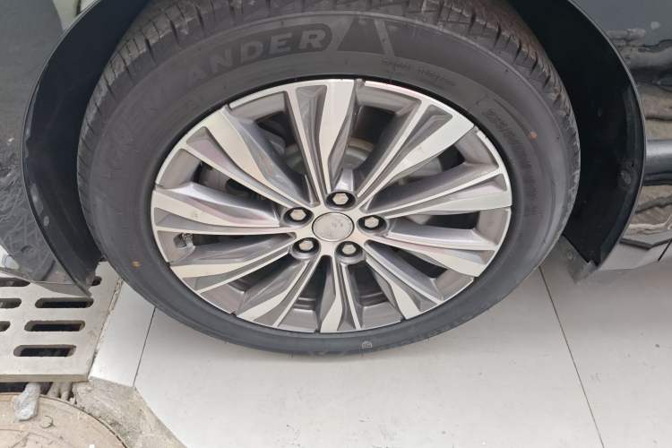 Used Hongqi E-QM5 2022 431 km Charge & Enjoy Edition
