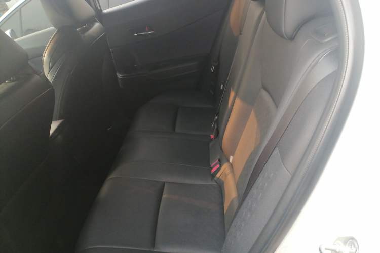 Used Toyota IZOA 2018 2.0L Yichi Version China VI Standard