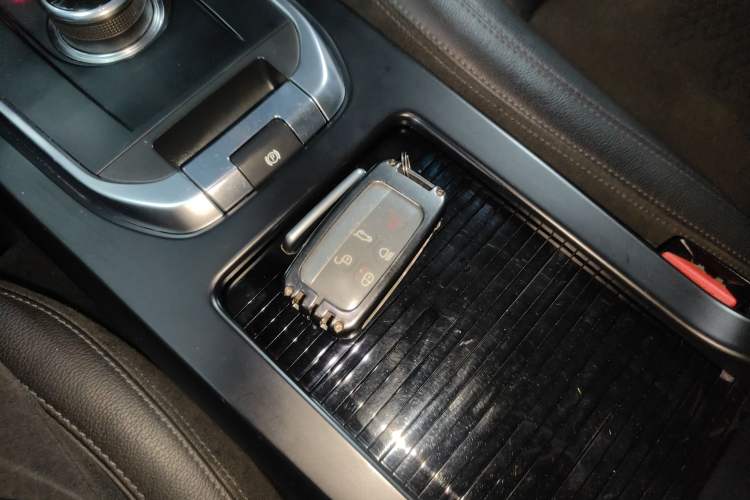 Used Land Rover Discovery Sport 2018 240 PS PURE Edition
