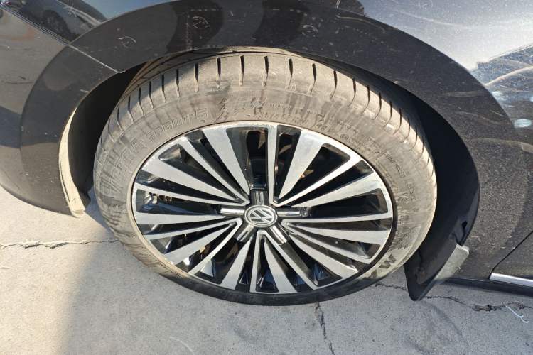 Used Volkswagen Passat 2019 330TSI Luxury Edition China VI Standard
