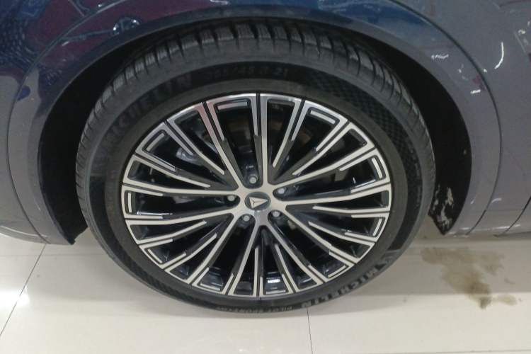 Used  S09 2025 Four-Wheel Drive Ultra+ Custom Edition
