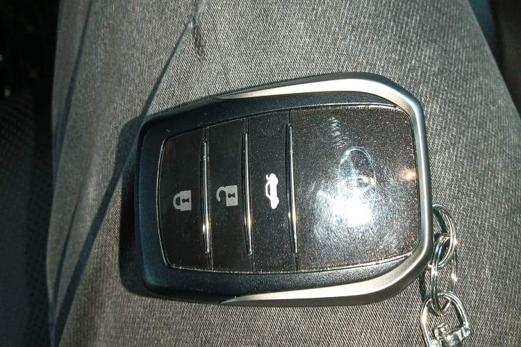 Used Toyota Camry 2015 2.5G Luxury Navigation Edition