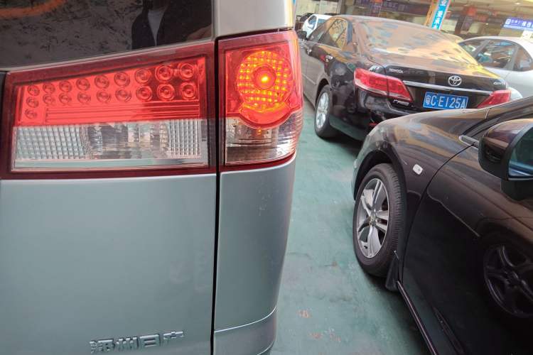 Used Dongfeng Shuaike 2012 2.0L Automatic Flagship 7-Seater
