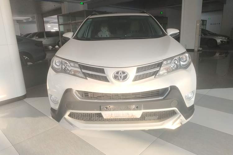 Used Toyota RAV4 2015 2.0L CVT Two-Wheel Drive Fashion Edition