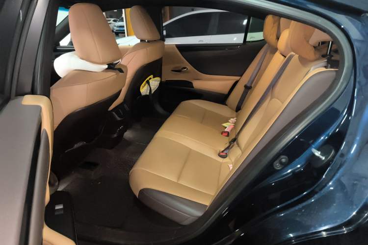 Used Lexus ES 2020 300h Premier Edition
