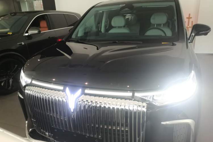 Used VOYAH Dream 2025 PHEV Four-Wheel Drive Prestige Kunpeng Edition
