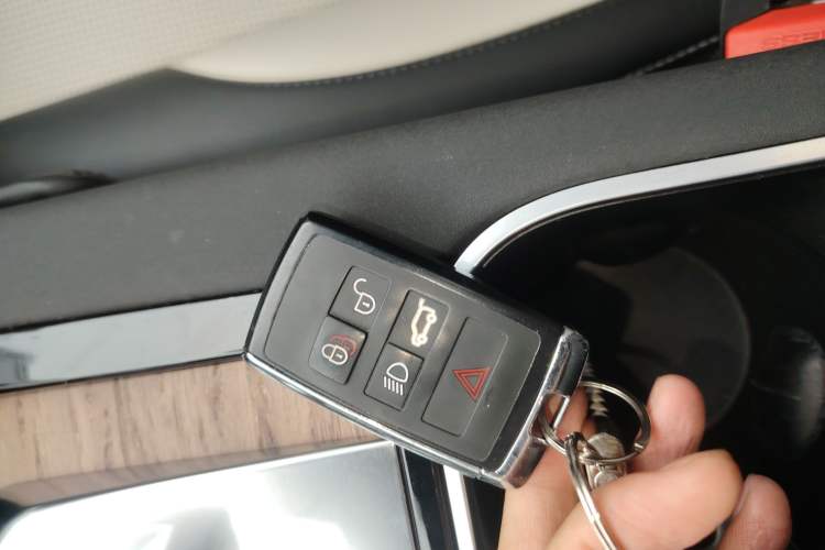 Used Land Rover Discovery Sport 2020 249 PS R-Dynamic Performance Edition
