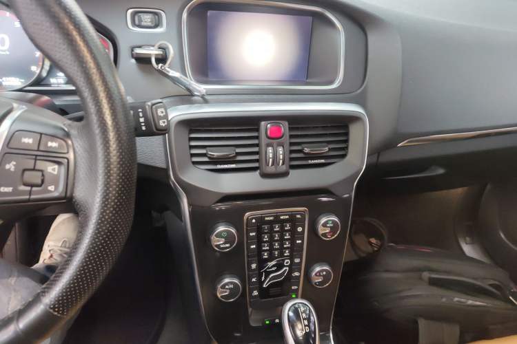 Used Volvo V40 2017 T3 Zhiyi Edition