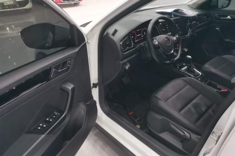 Used Volkswagen T-ROC 2021 280TSI DSG Two-Wheel Drive Comfort Connect Edition