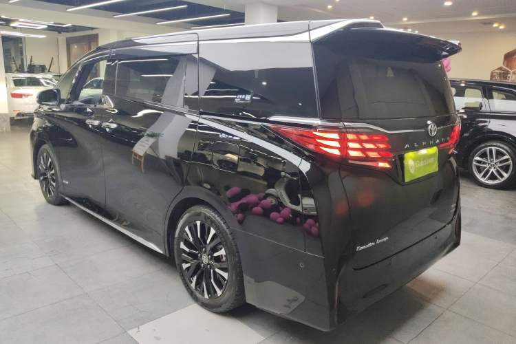 Used Toyota Alphard 2024 Dual-Engine 2.5L Deluxe Edition

