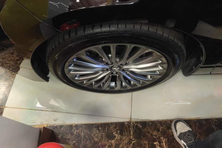 Used Toyota Avalon 2019 Dual-Engine 2.5L XLE Prestige Version China VI Standard
