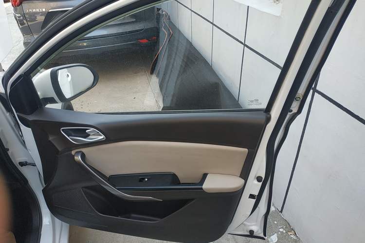 Used Baojun 310W 2017 1.5L Manual Comfort Version China VI Emission Standard
