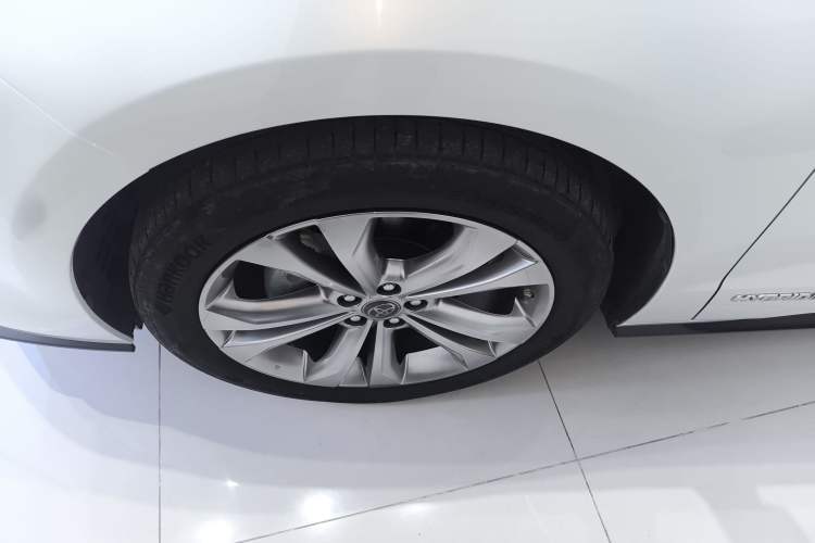 Used Toyota Sienna 2023 2.5L Hybrid Deluxe Edition