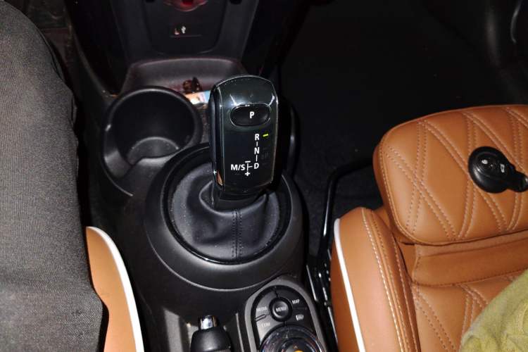 Used  MINI 2020 1.5T COOPER Artist Five-Door Edition
