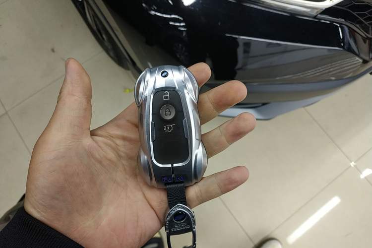 Used Ford Explorer 2023 EcoBoost 285 Four-Wheel Drive Titanium Edition 6 Seats
