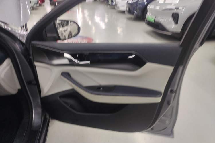 Used BYD Qin PLUS 2021 EV 400KM Luxury Model
