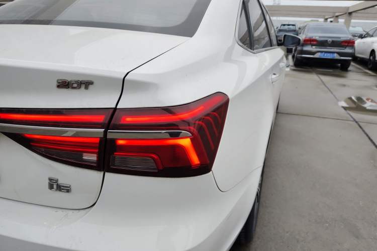 Used Roewe i6 2019 PLUS 20T TST 4G Connected Flagship Superb Edition