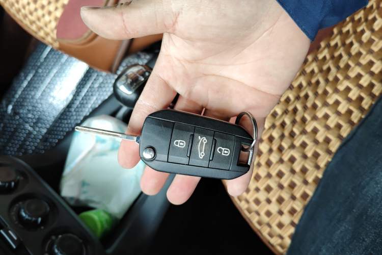 Used Citroen Elysee 2015 Zhishang Edition 1.6L Manual Fashion Model