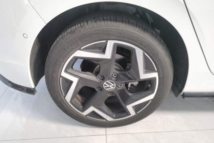 Used Volkswagen Golf 2025 300TSI R-Line
