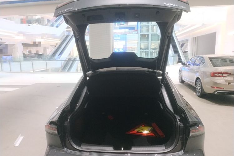 Used Changan UNI-V 2025 1.5T 500Bar Prestige Sporty Version