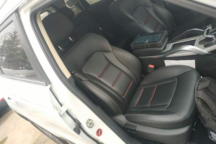 Used Geely Auto Emgrand X7 Sport 2020 1.8TD DCT Two-Wheel Drive Smart Connect 4G-Enabled Version
