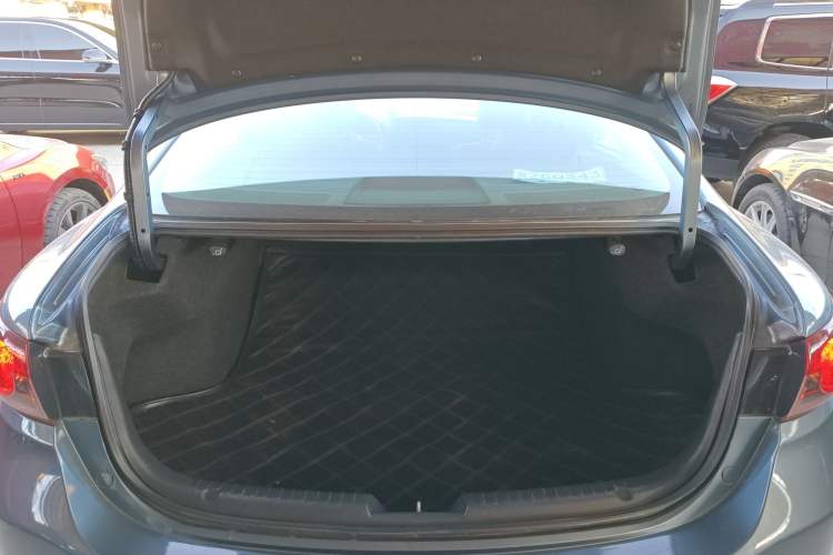 Used Mazda Atenza 2014 2.0L Blue Sky Luxury Edition
