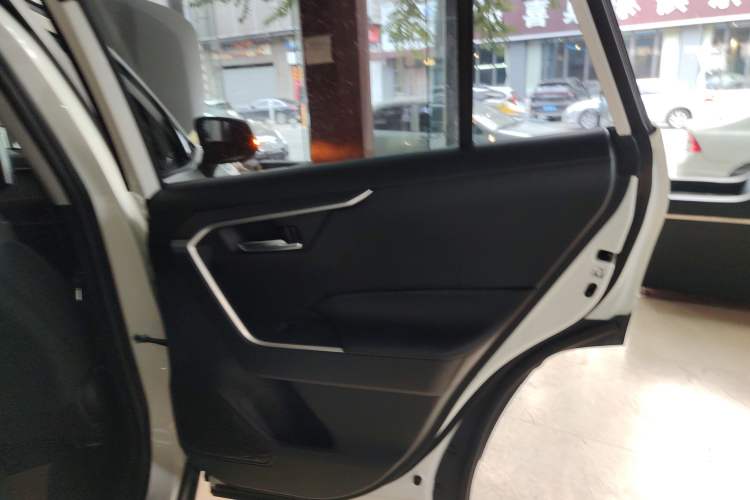 Used Toyota RAV4 2020 2.0L CVT 4x4 Trend Edition
