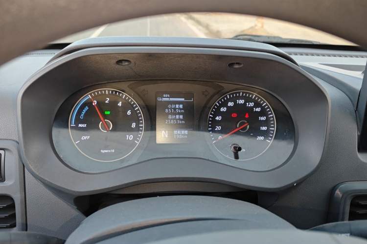 Used Wuling Yangguang 2024 300KM Comfort Version Passenger Van 75kW
