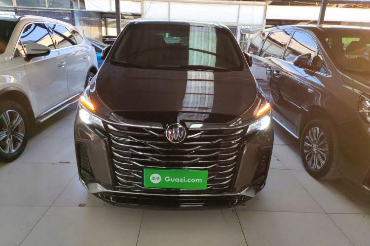 Used Buick GL8 2023 Facelifted Land Cruiser Executive Luxury Version
