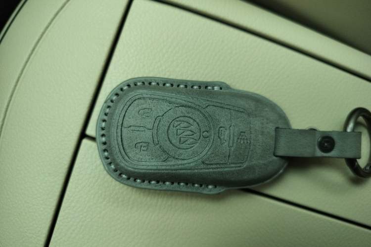 Used Buick GL8 2023 Facelifted Land Cruiser Executive Luxury Version