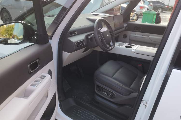 Used Li Auto MEGA 2024 Ultra Model