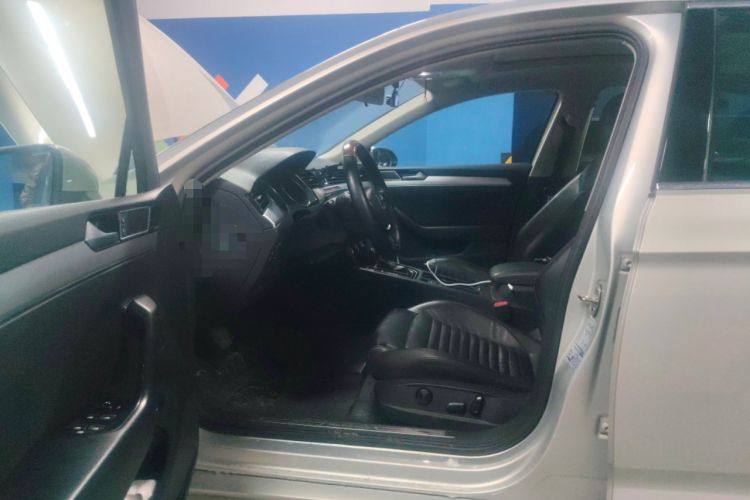 Used Volkswagen Magotan 2017 330TSI DSG Leading Model
