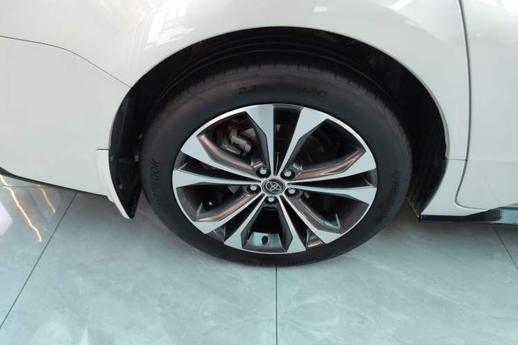 Used Toyota Granvia 2022 2.5L Hybrid Flagship Edition
